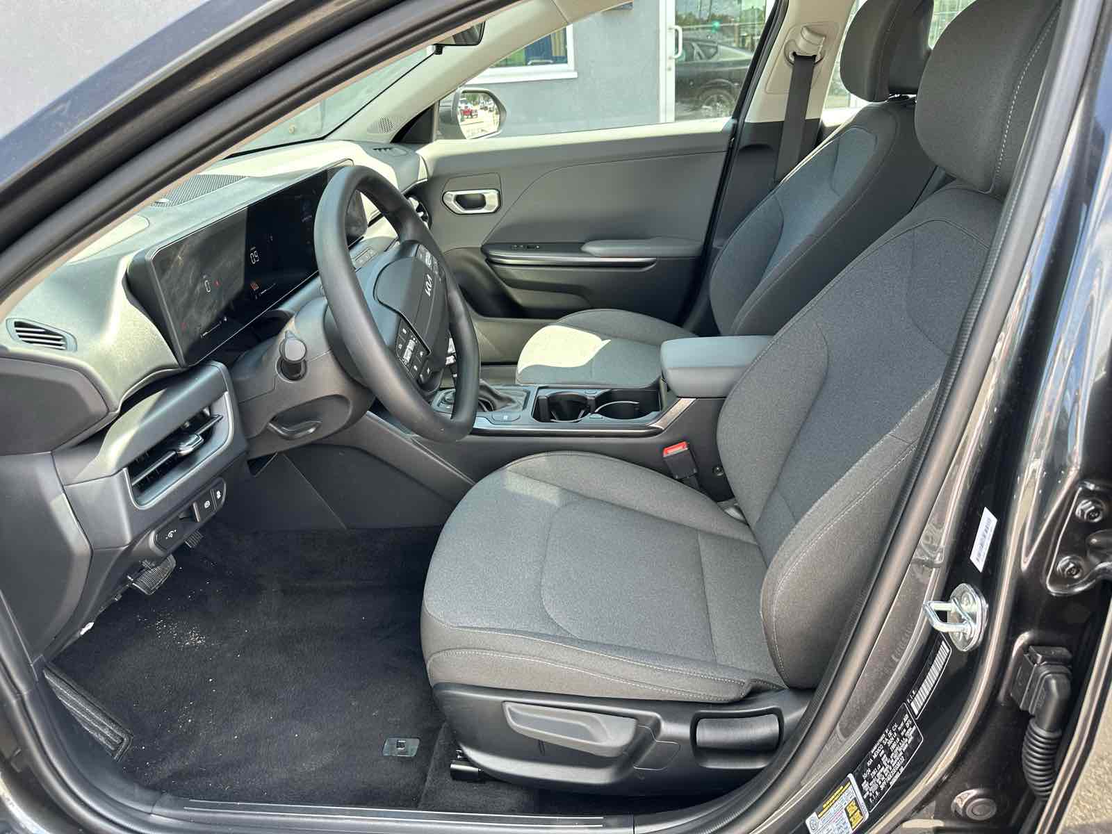 2025 Kia K4 LXS photo 13