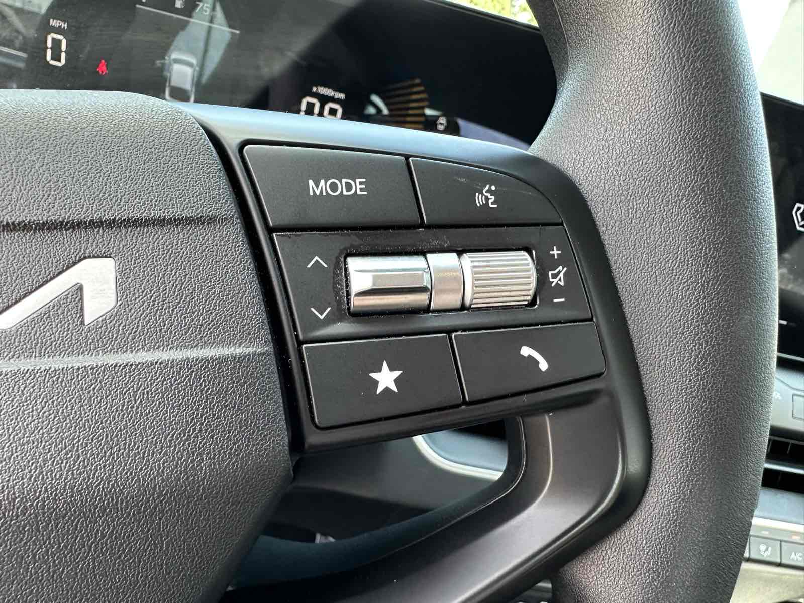 2025 Kia K4 LXS photo 16