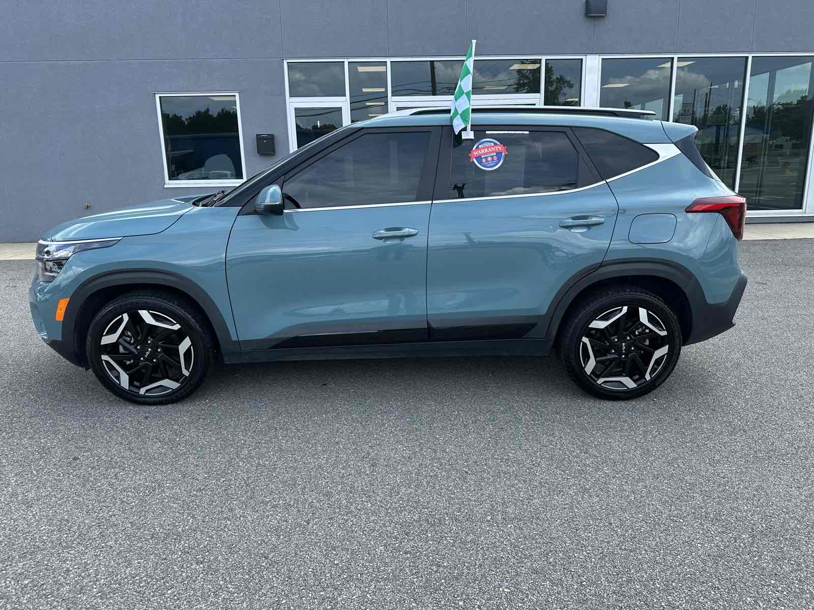 2024 Kia Seltos SX photo 2