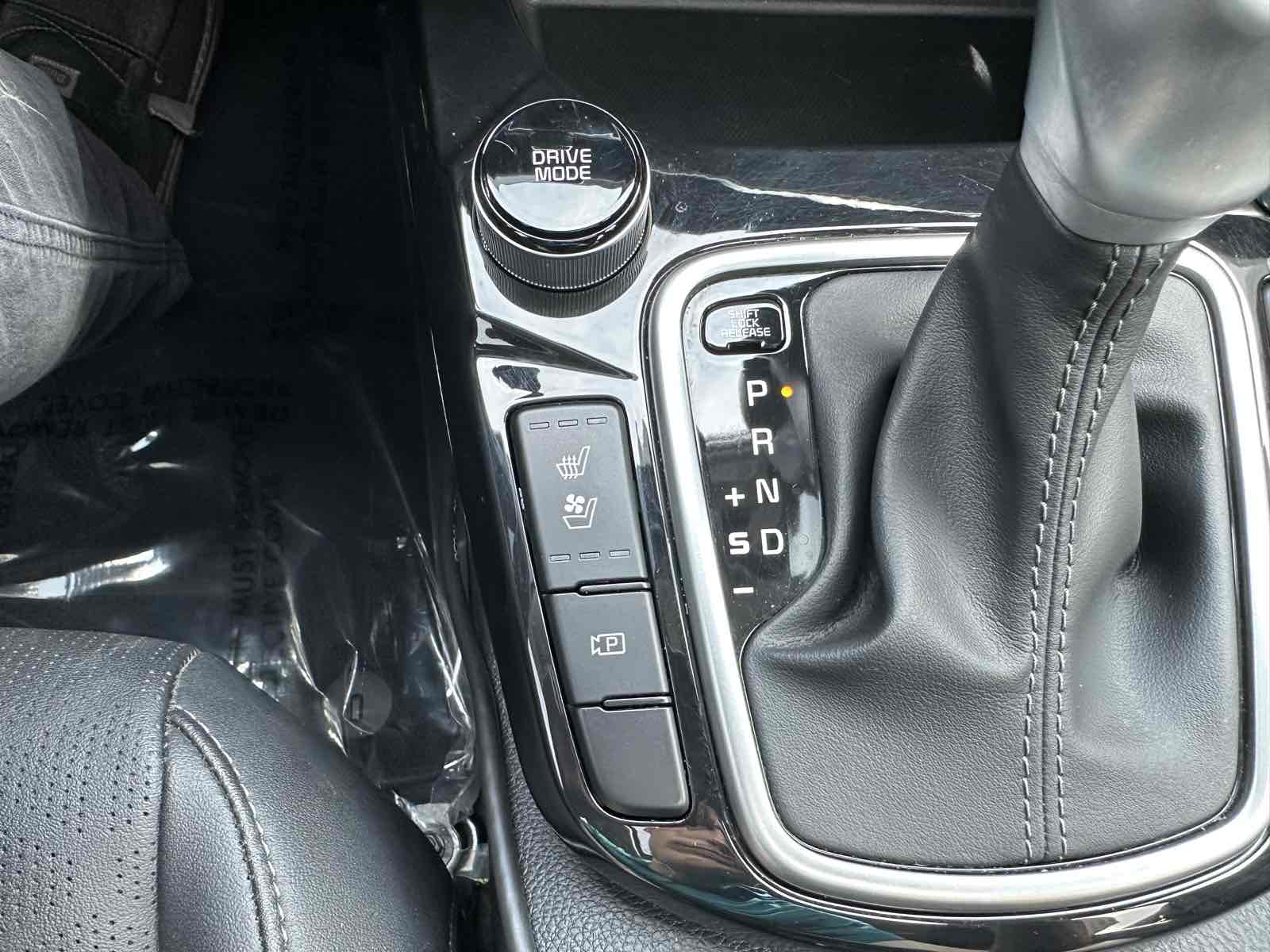 2024 Kia Seltos SX photo 23
