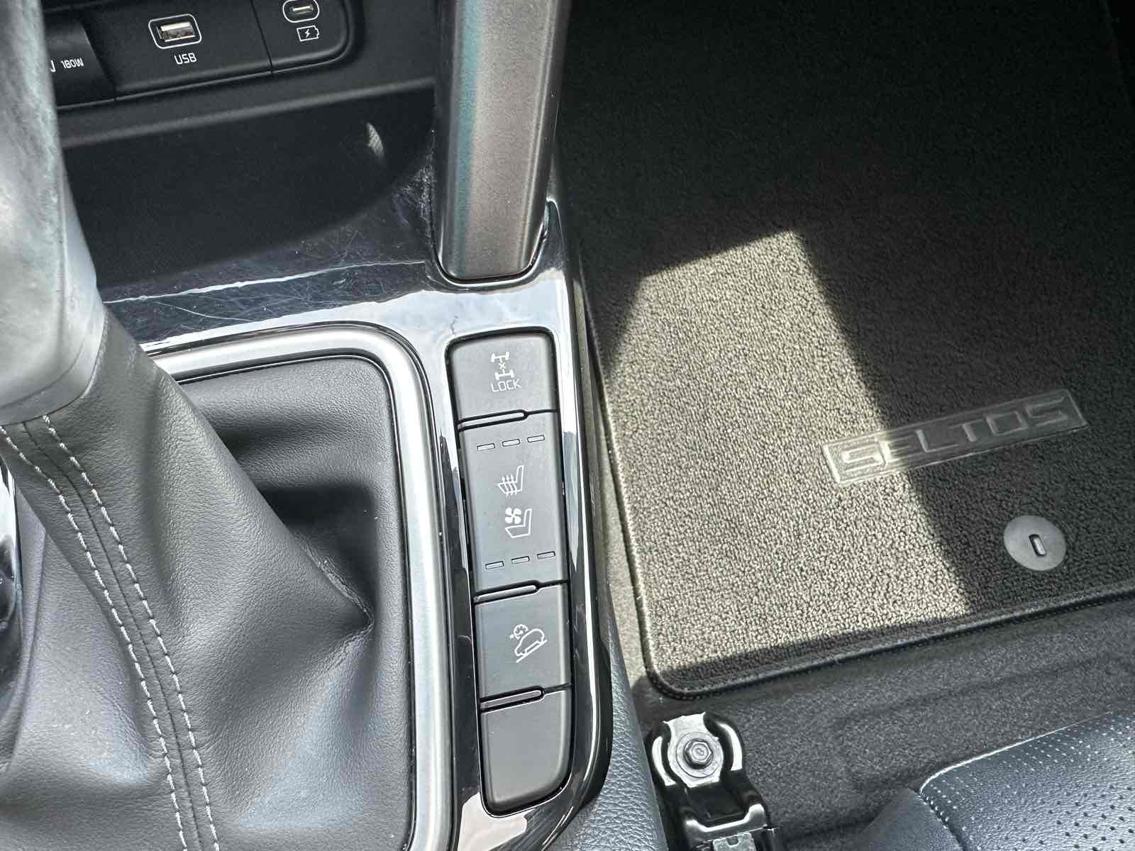 2024 Kia Seltos SX photo 24