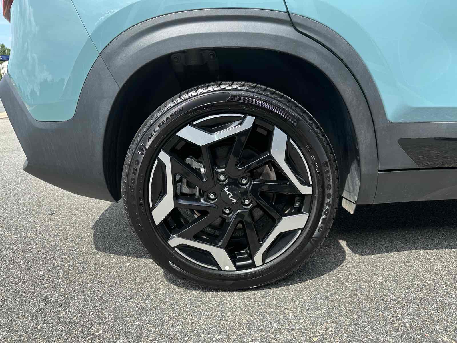 2024 Kia Seltos SX photo 29