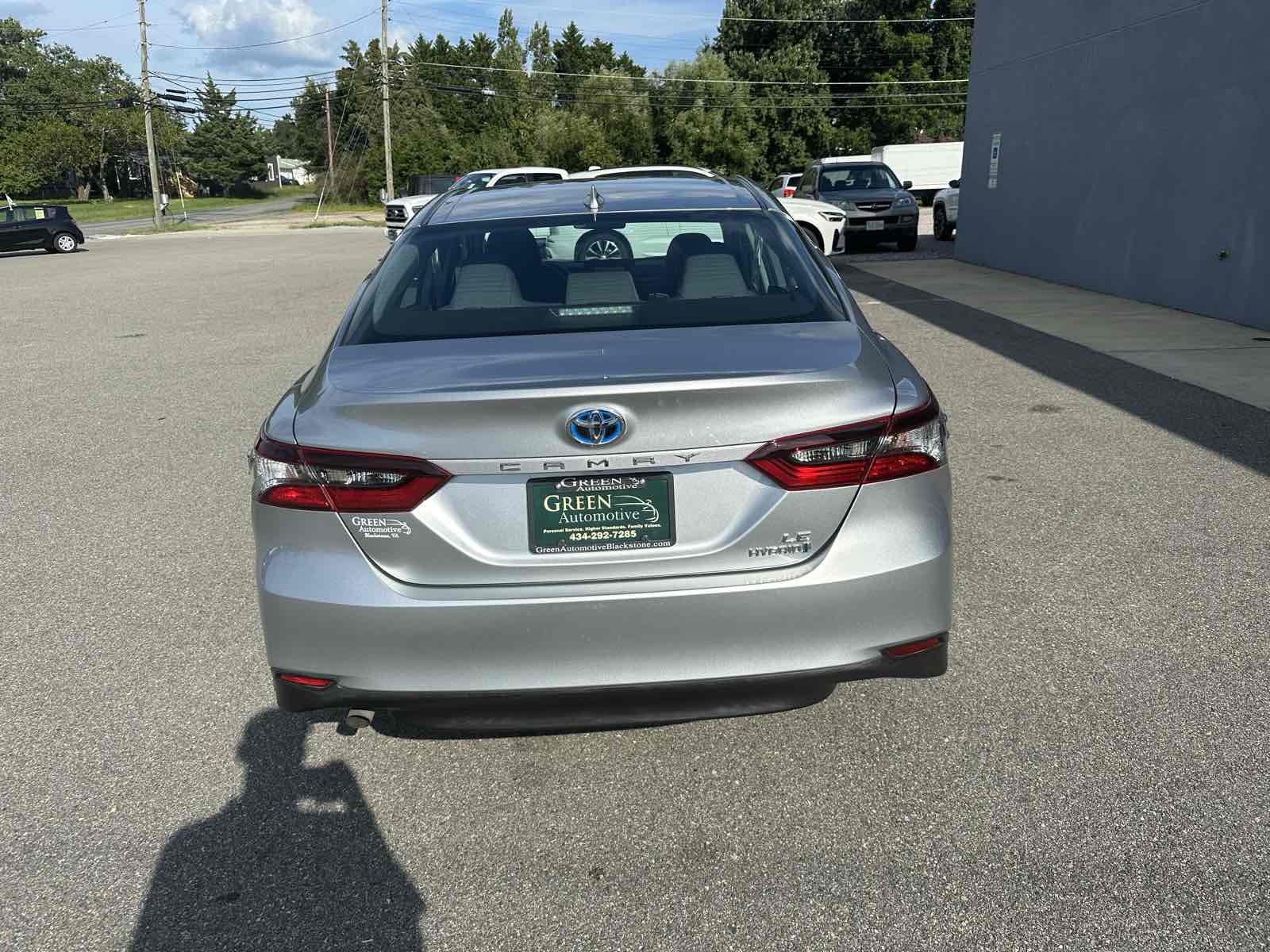 2022 Toyota Camry Hybrid LE photo 4