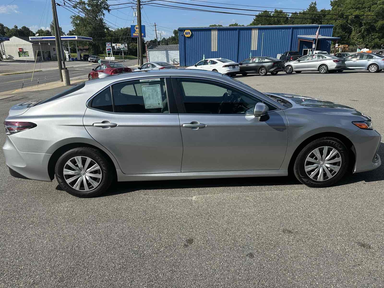 2022 Toyota Camry Hybrid LE photo 6