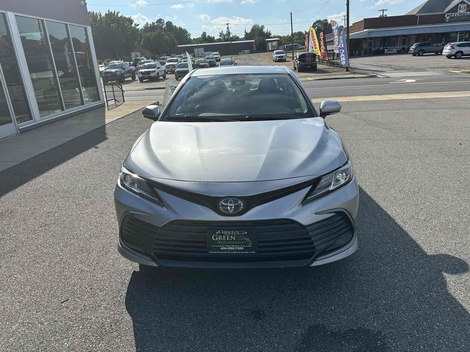 2022 Toyota Camry Hybrid LE photo 7