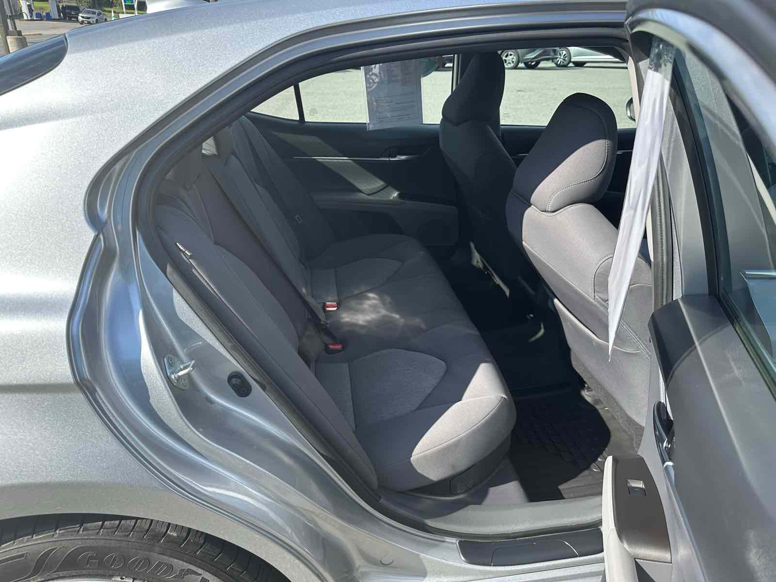 2022 Toyota Camry Hybrid LE photo 10