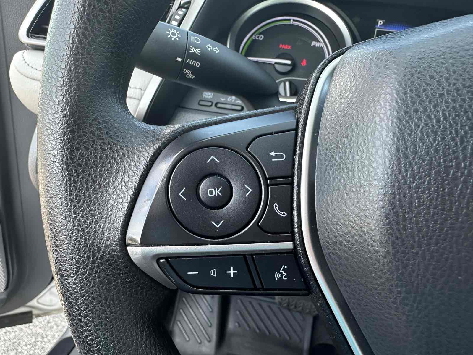 2022 Toyota Camry Hybrid LE photo 14