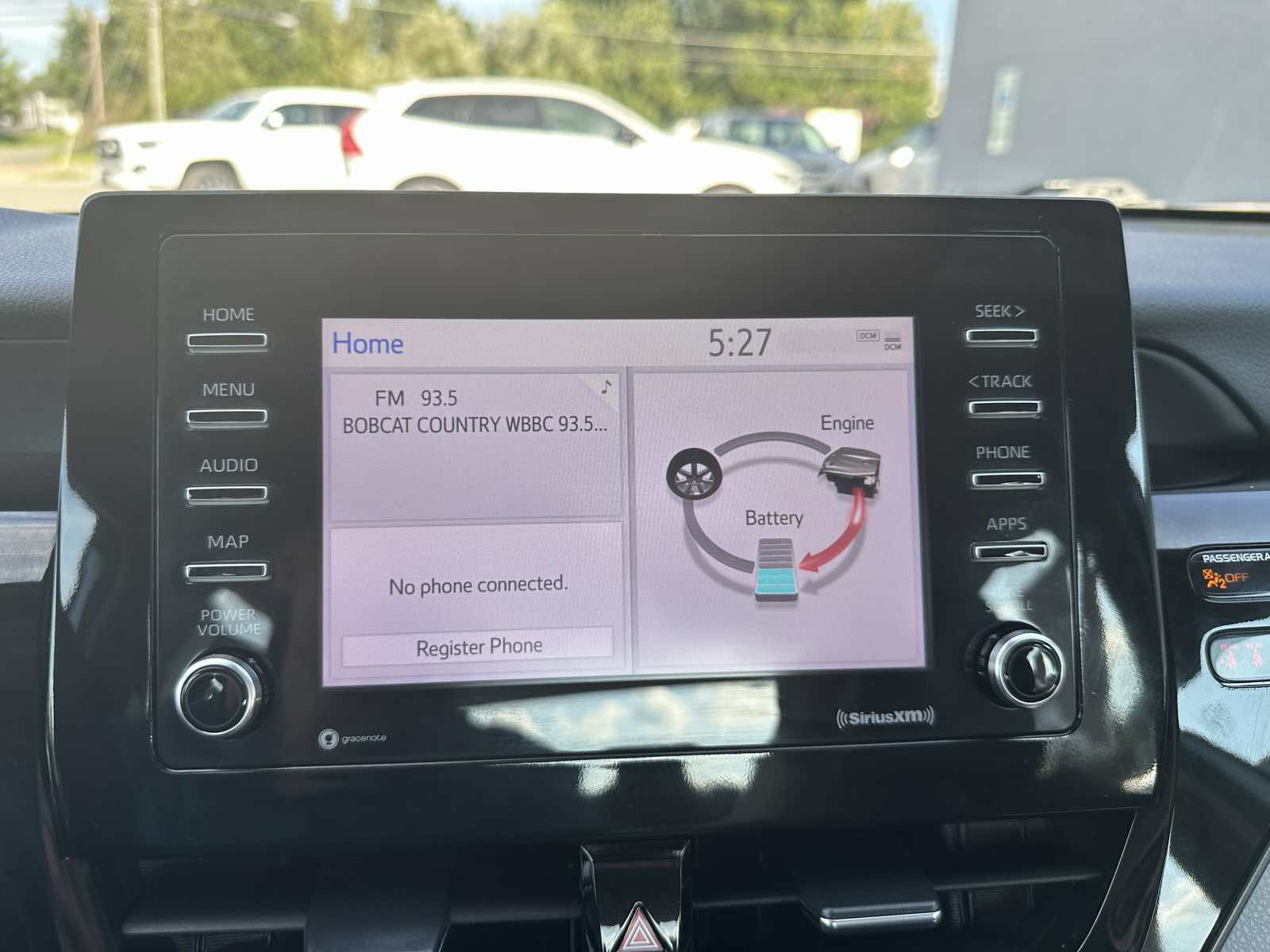 2022 Toyota Camry Hybrid LE photo 17