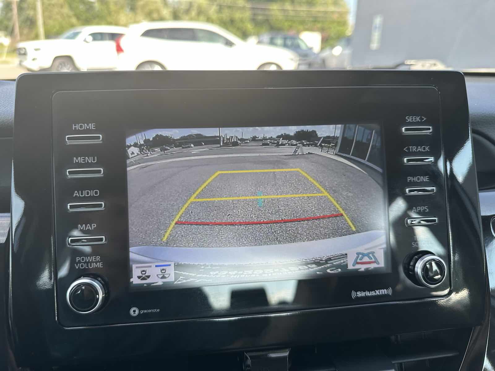 2022 Toyota Camry Hybrid LE photo 18