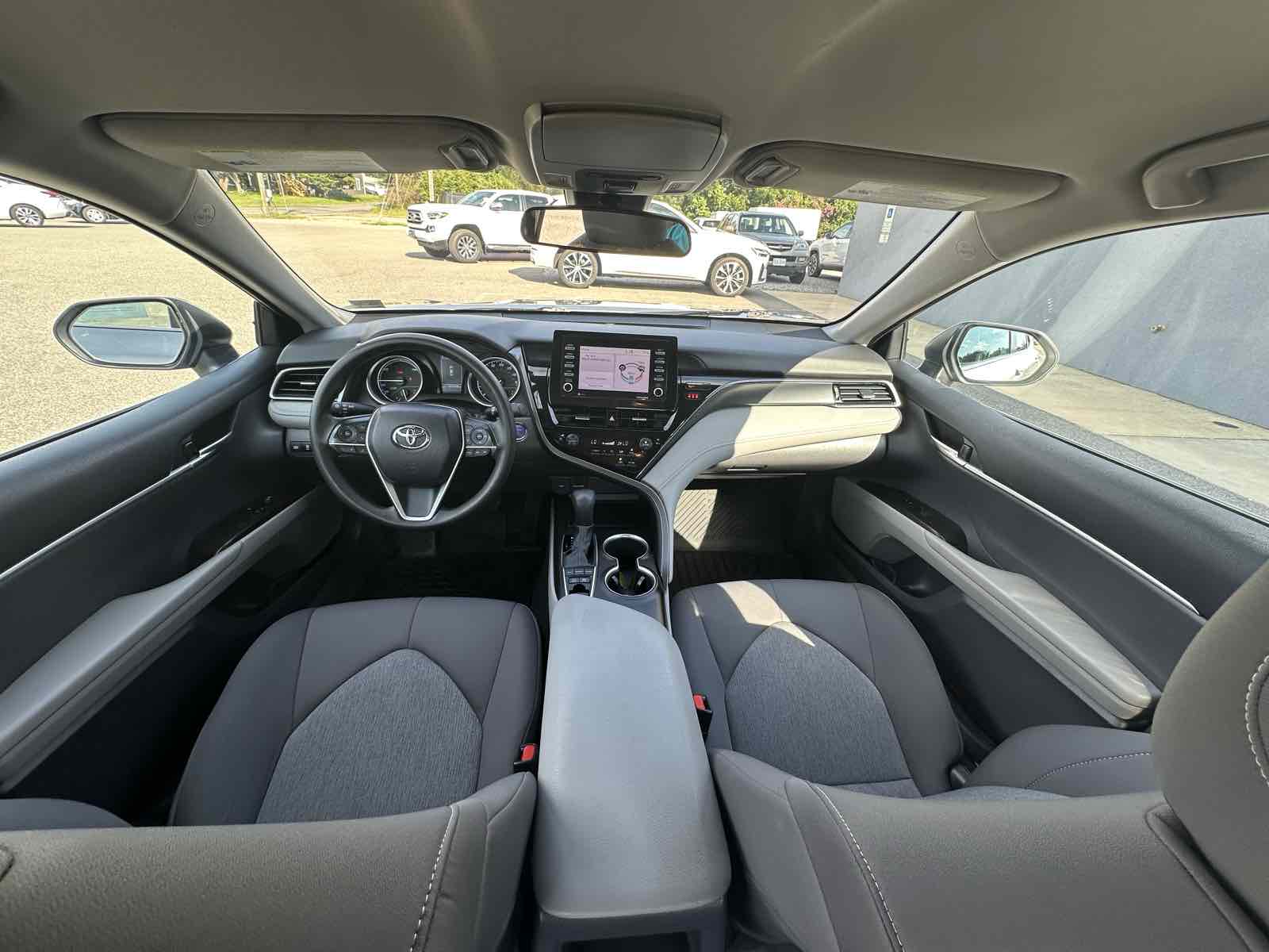 2022 Toyota Camry Hybrid LE photo 22