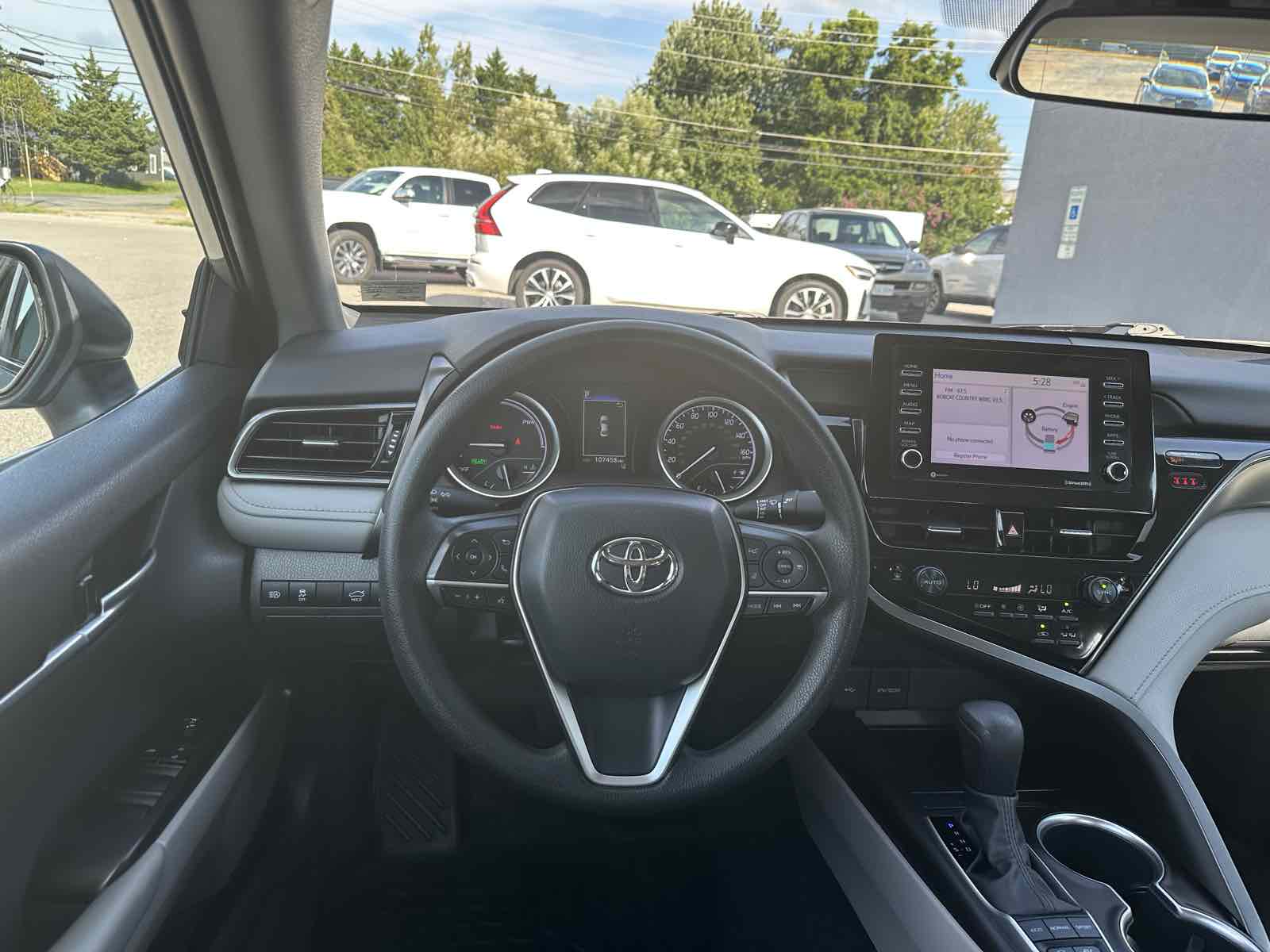 2022 Toyota Camry Hybrid LE photo 23