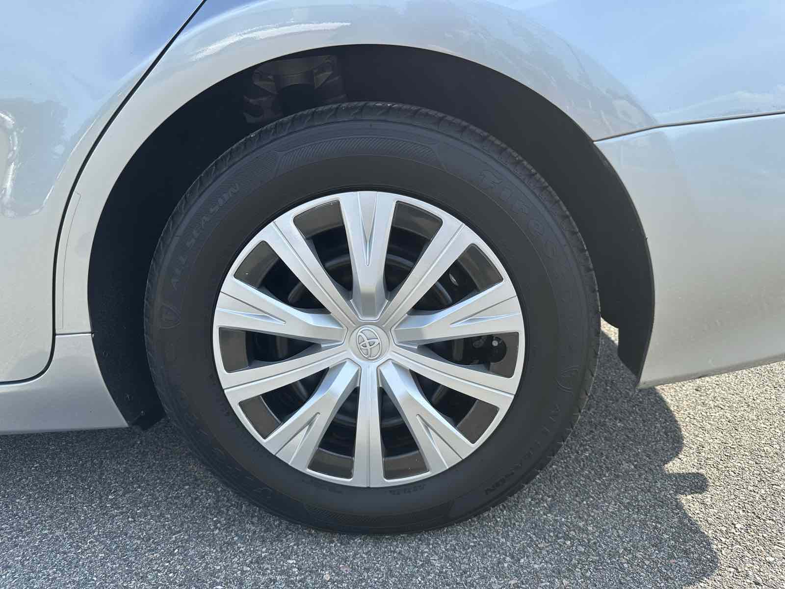 2022 Toyota Camry Hybrid LE photo 24