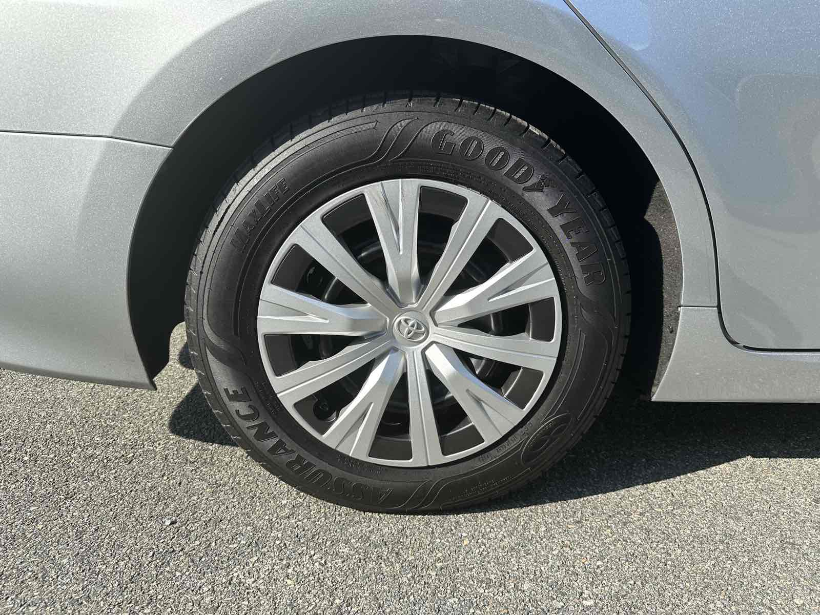 2022 Toyota Camry Hybrid LE photo 25