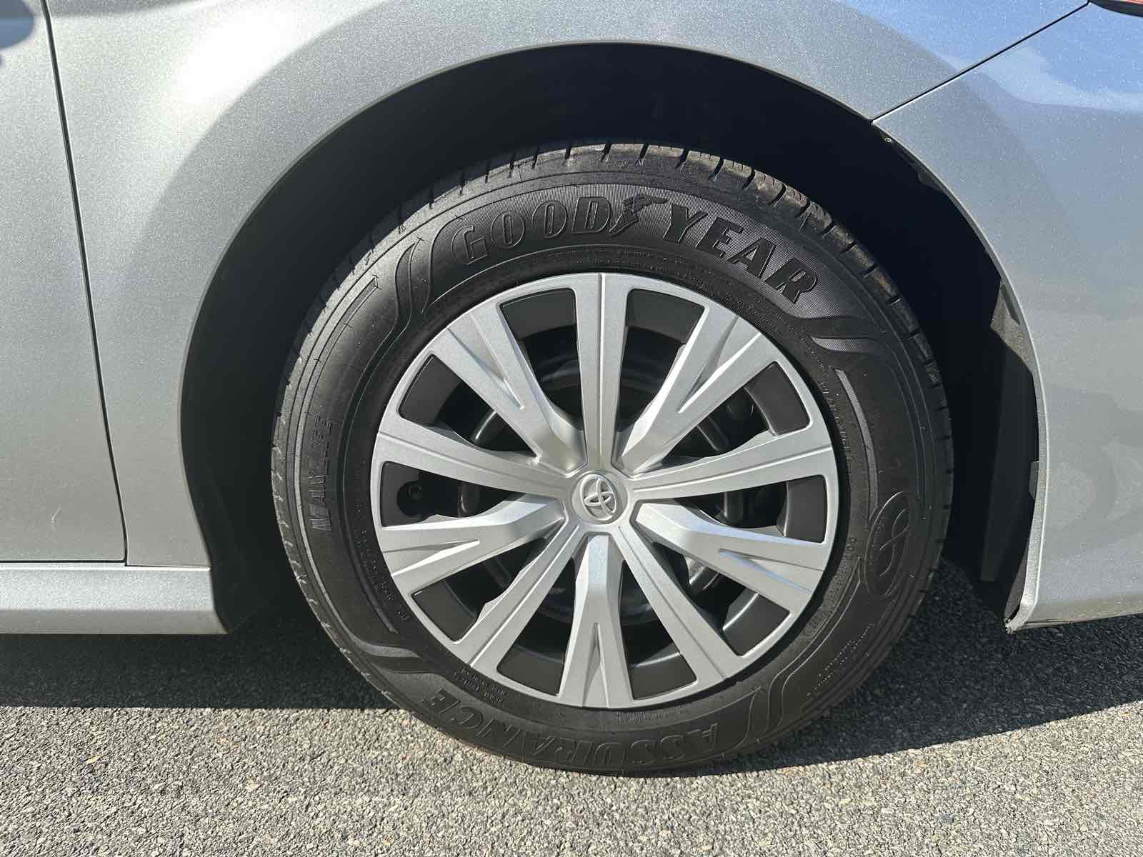 2022 Toyota Camry Hybrid LE photo 26