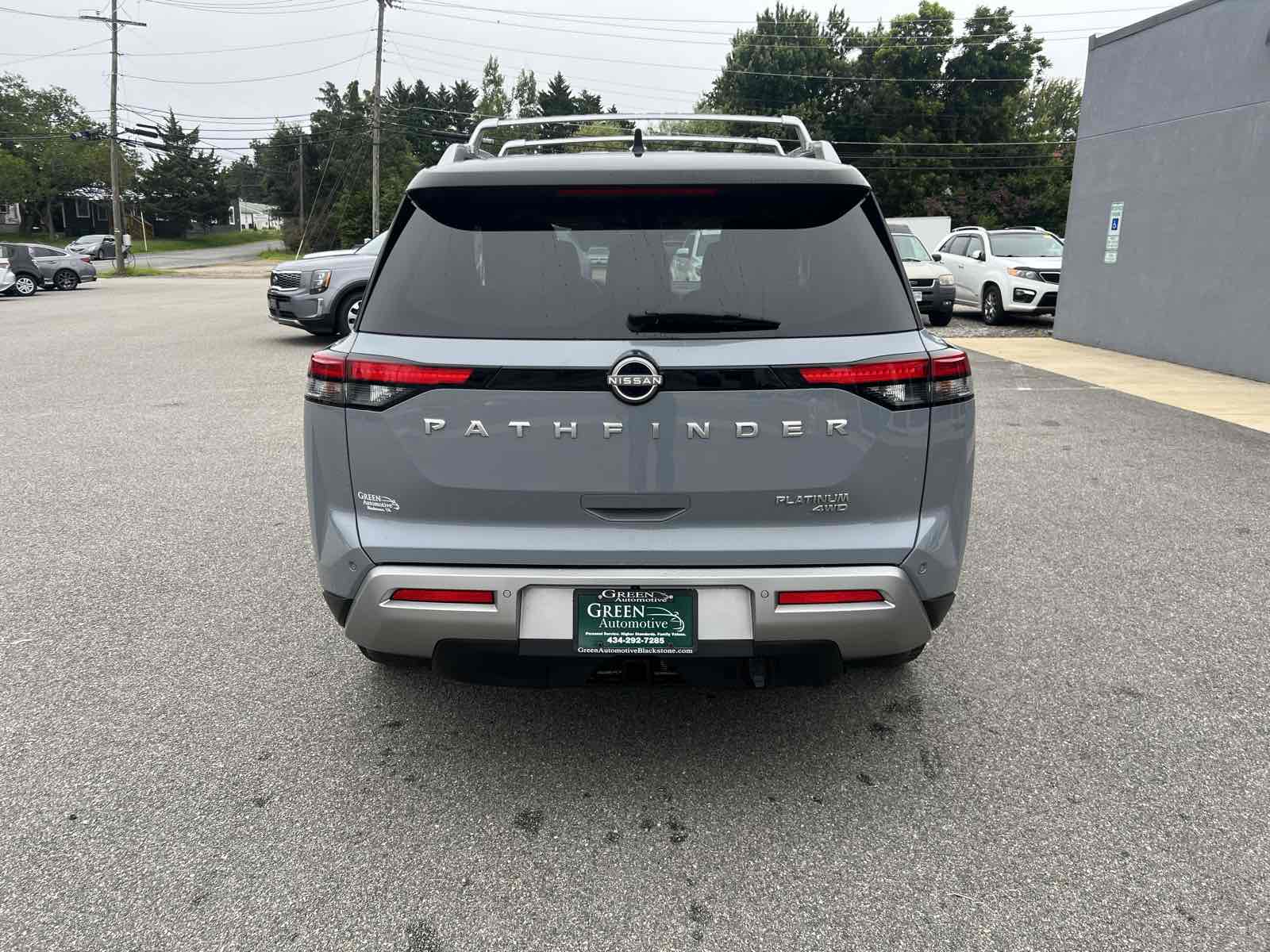 2023 Nissan Pathfinder Platinum photo 4