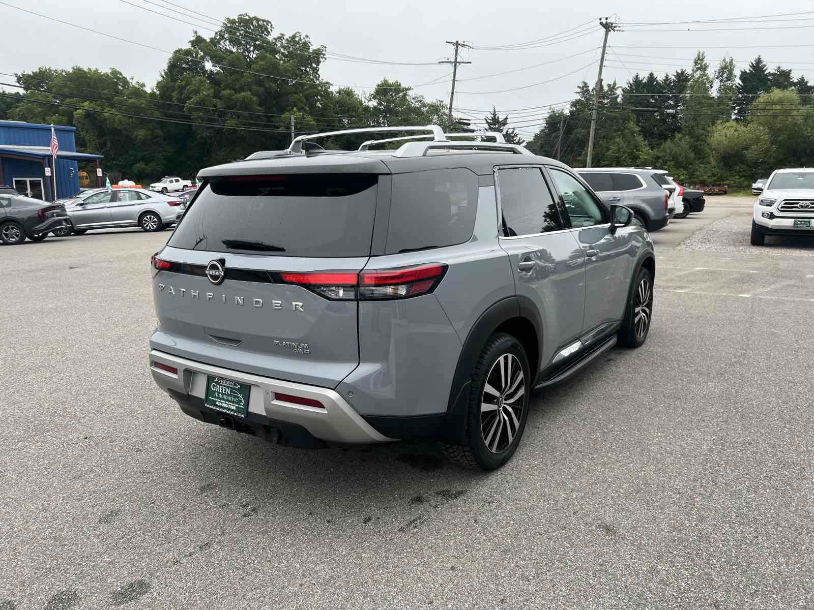 2023 Nissan Pathfinder Platinum photo 5