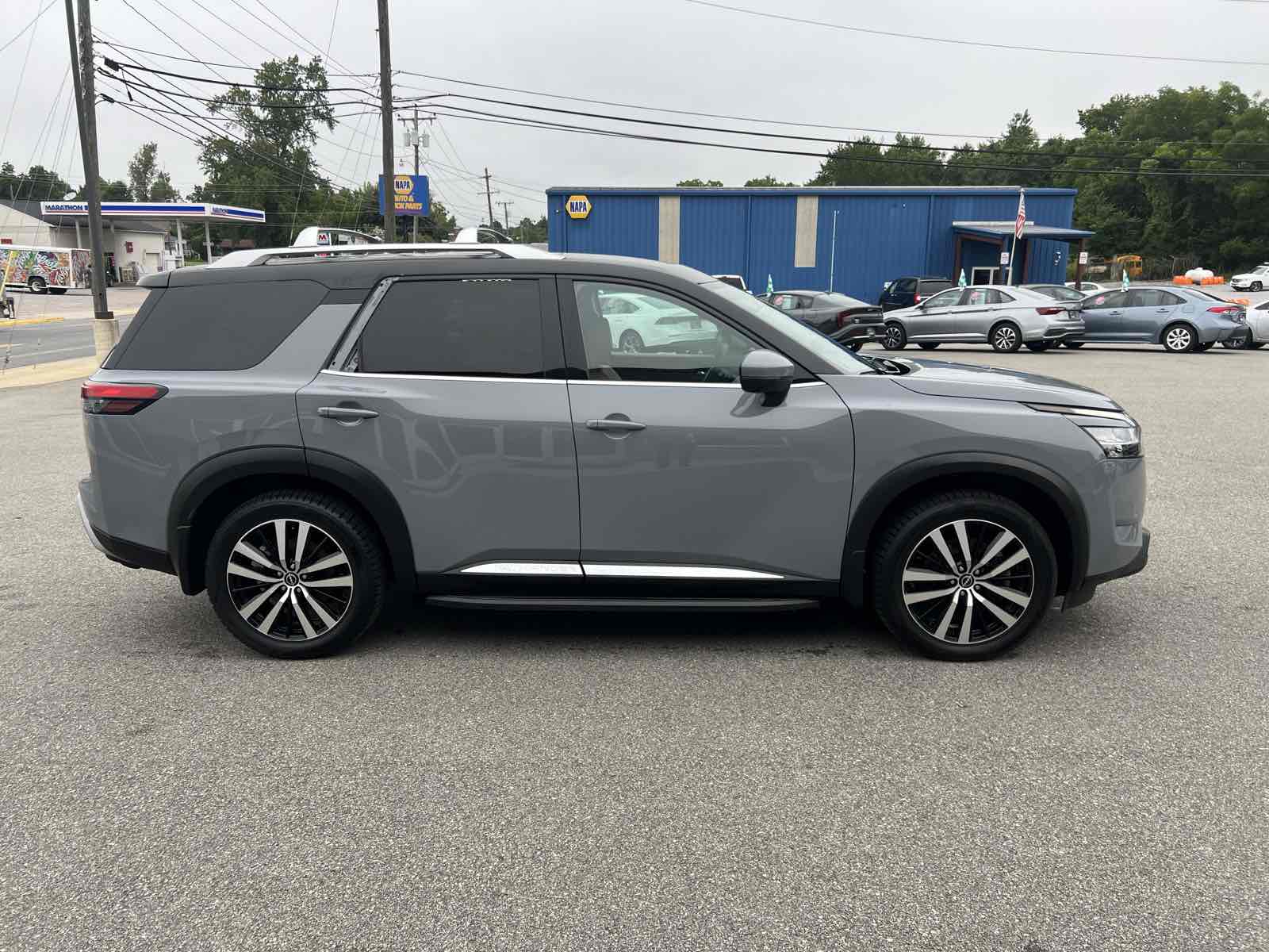 2023 Nissan Pathfinder Platinum photo 6