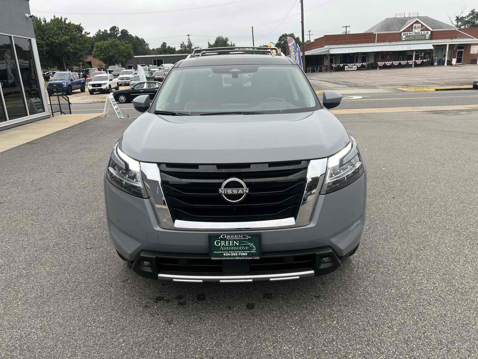 2023 Nissan Pathfinder Platinum photo 8