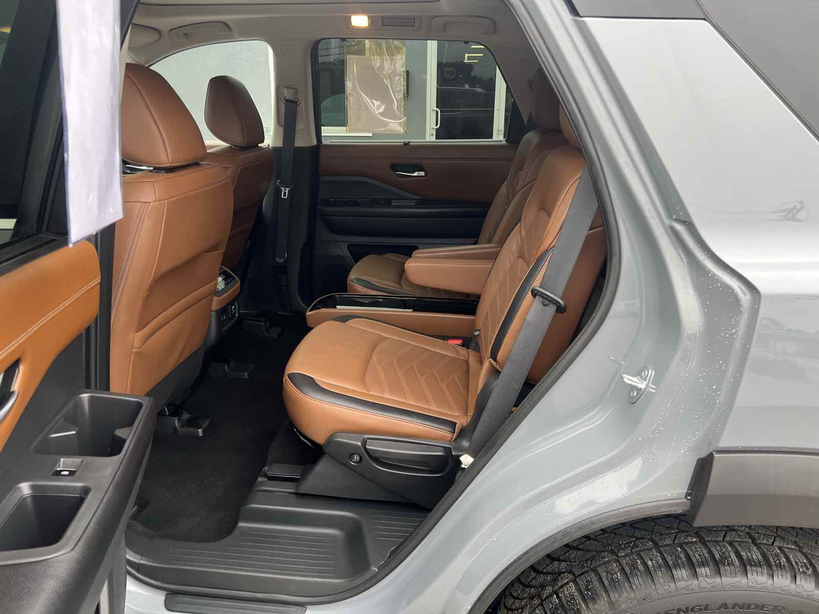 2023 Nissan Pathfinder Platinum photo 10