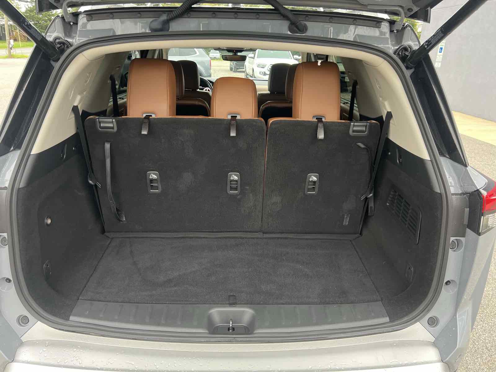 2023 Nissan Pathfinder Platinum photo 11