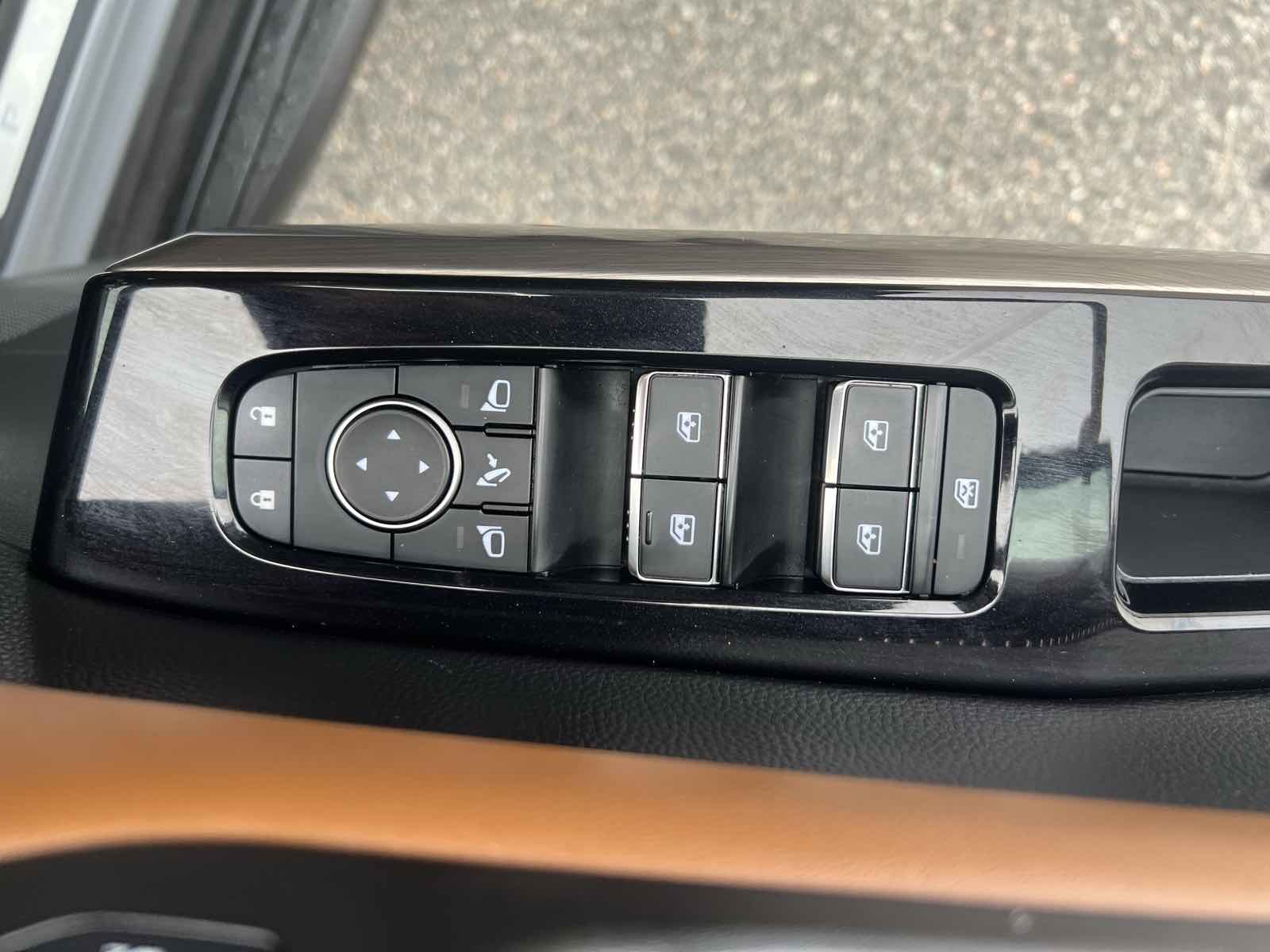 2023 Nissan Pathfinder Platinum photo 15