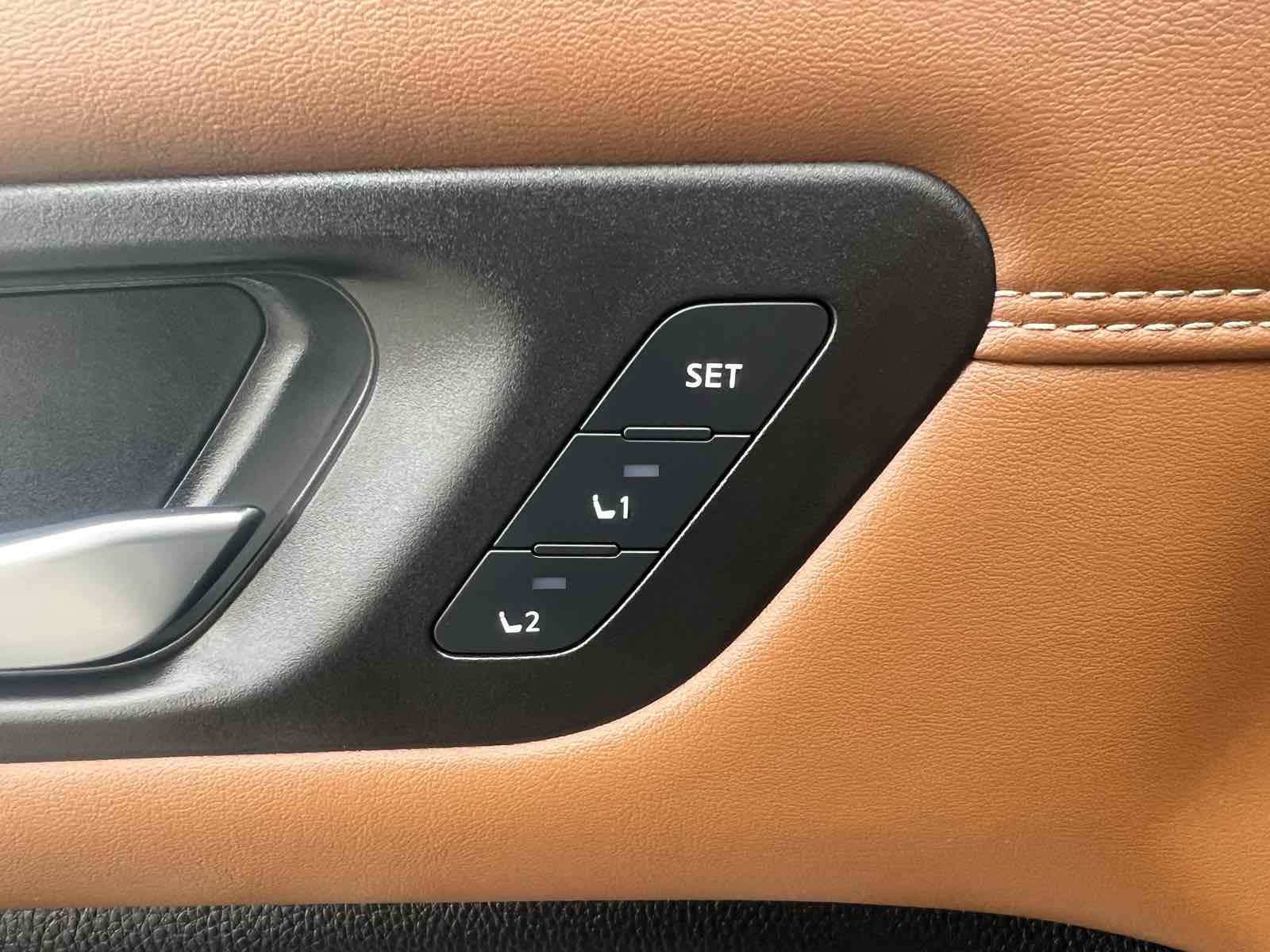 2023 Nissan Pathfinder Platinum photo 16