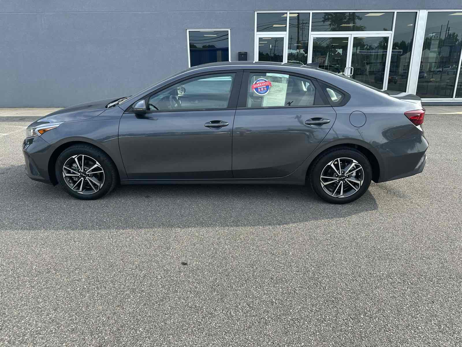 2022 Kia Forte LXS photo 2