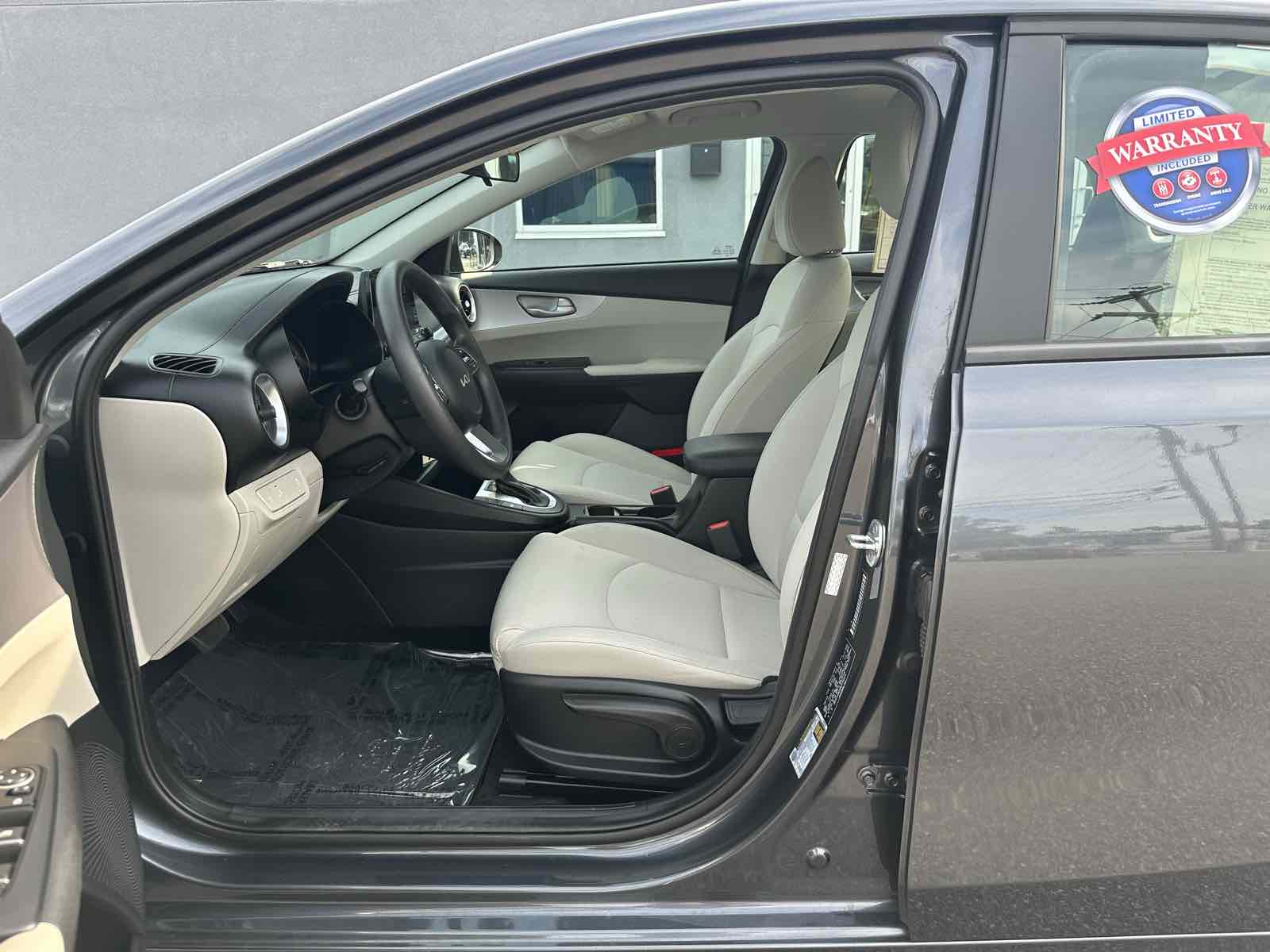 2022 Kia Forte LXS photo 9