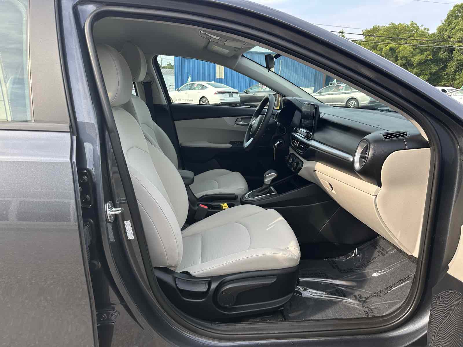 2022 Kia Forte LXS photo 12
