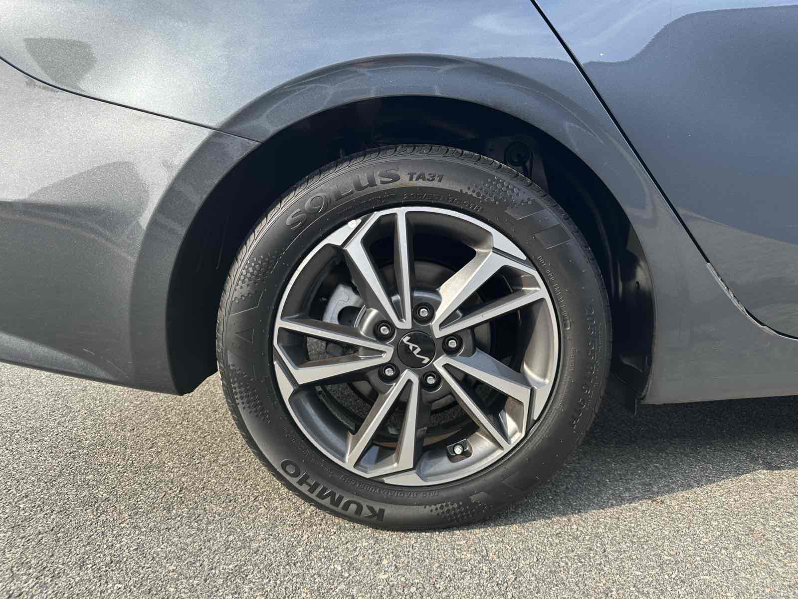 2022 Kia Forte LXS photo 25