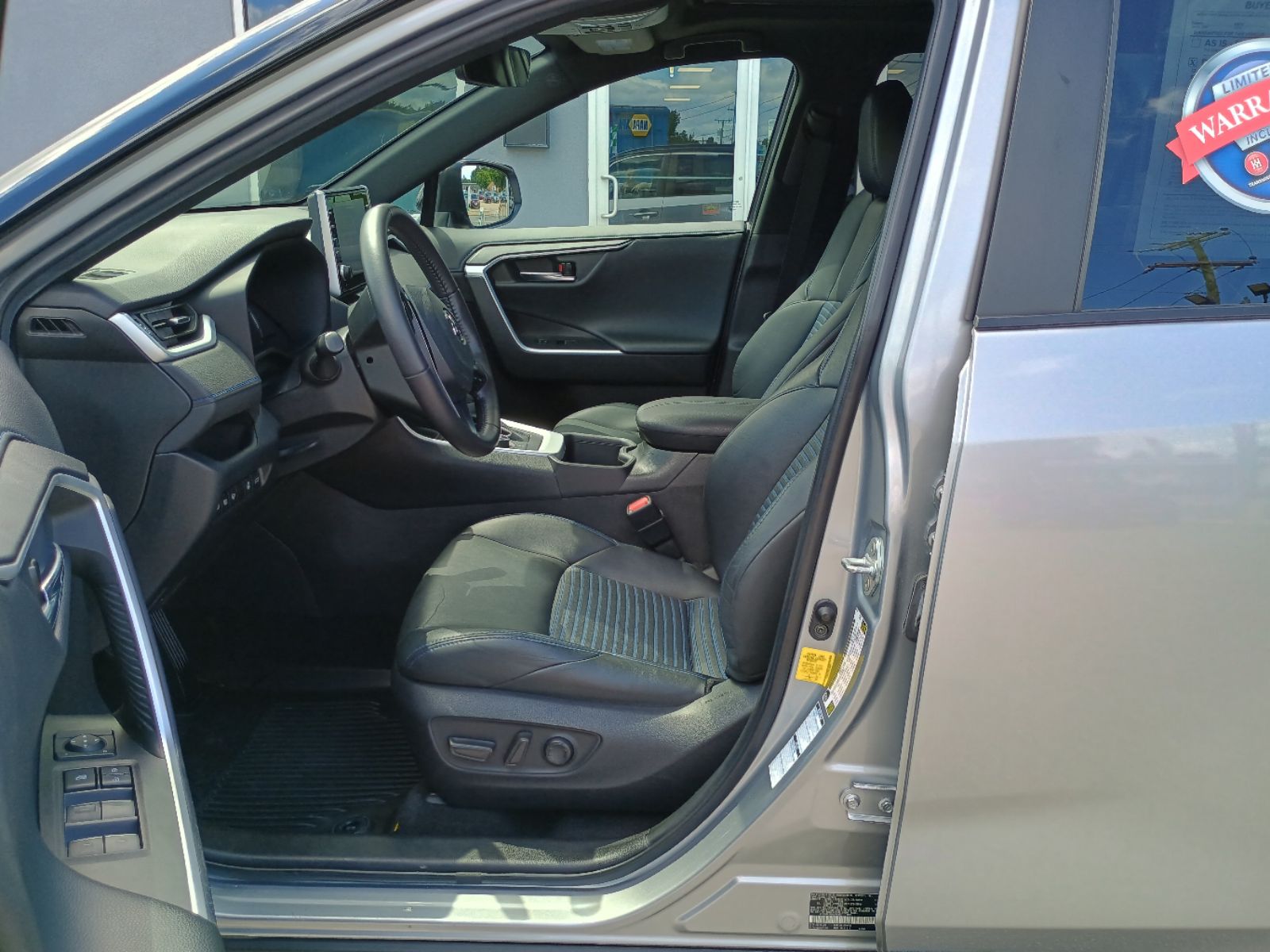 2022 Toyota RAV4 Hybrid XSE photo 6