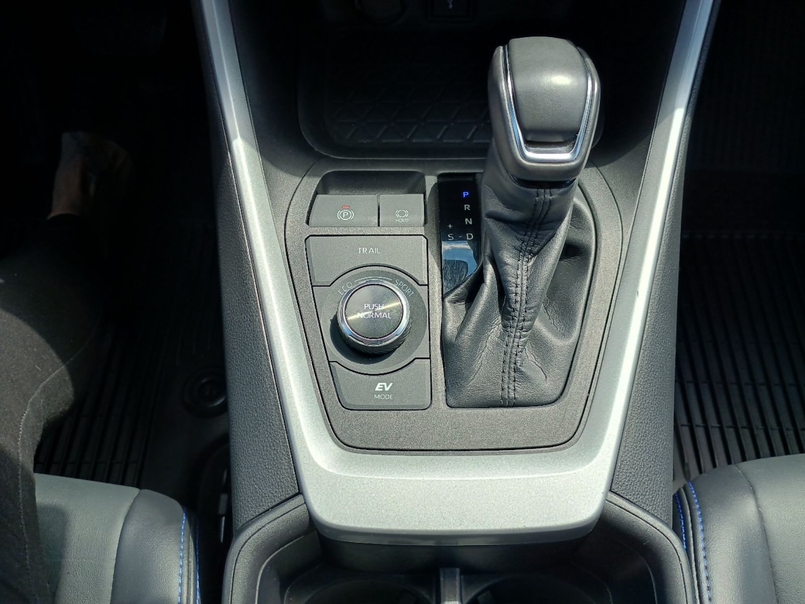 2022 Toyota RAV4 Hybrid XSE photo 12