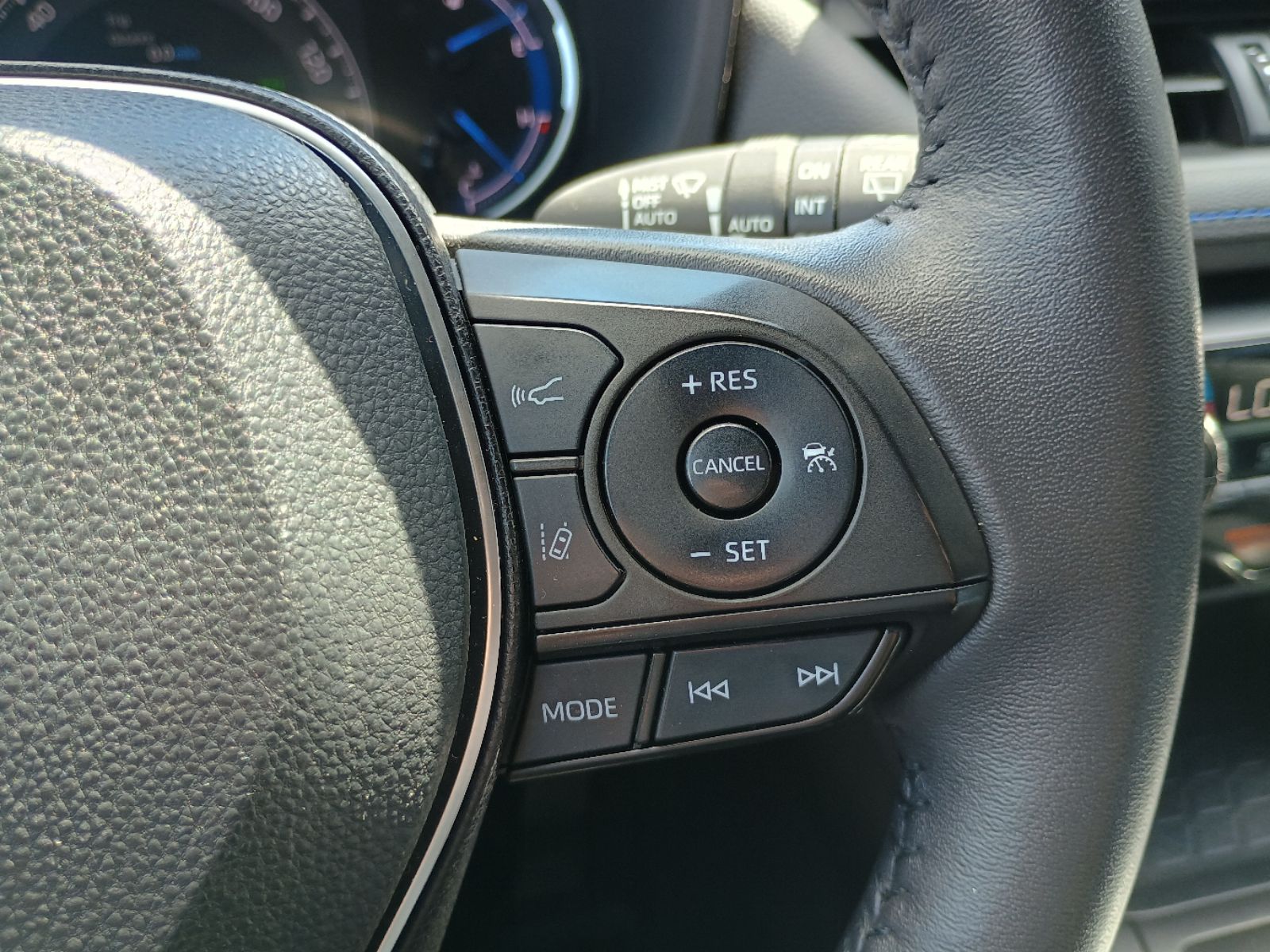 2022 Toyota RAV4 Hybrid XSE photo 14