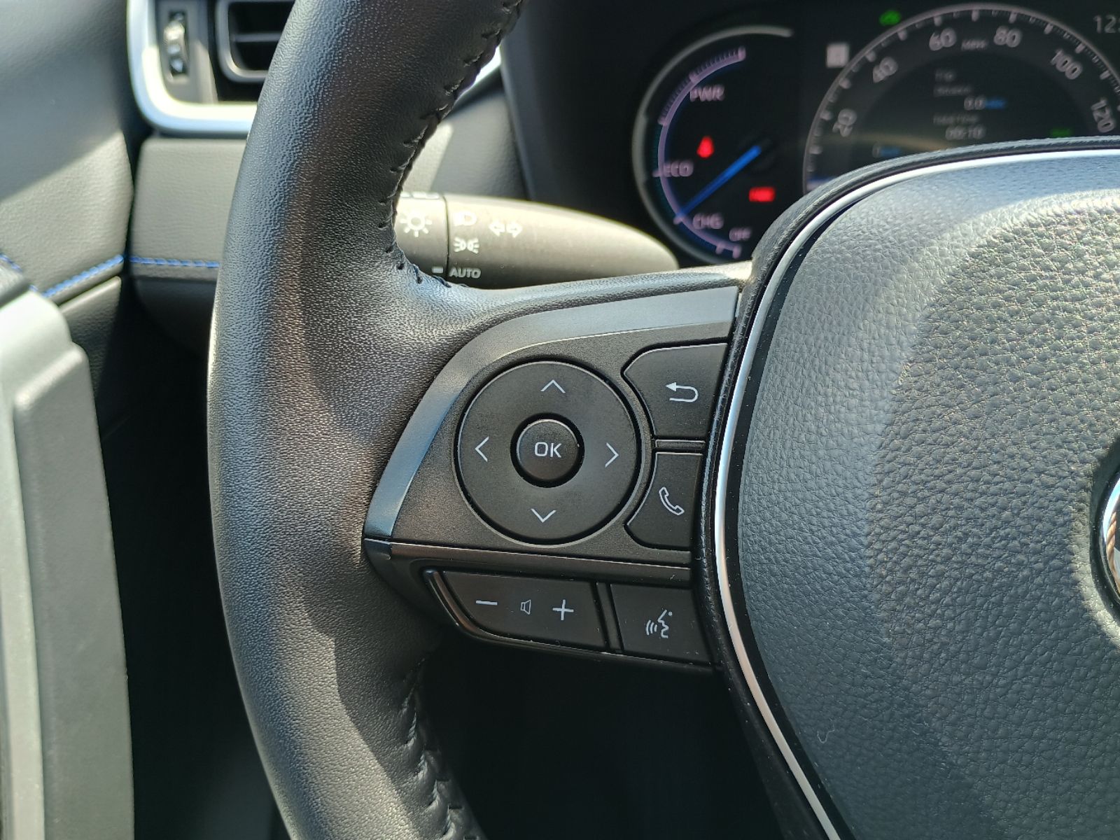 2022 Toyota RAV4 Hybrid XSE photo 15