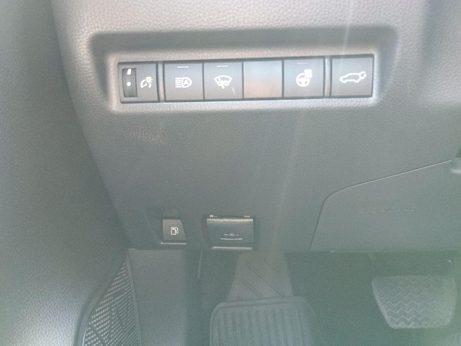 2022 Toyota RAV4 Hybrid XSE photo 16