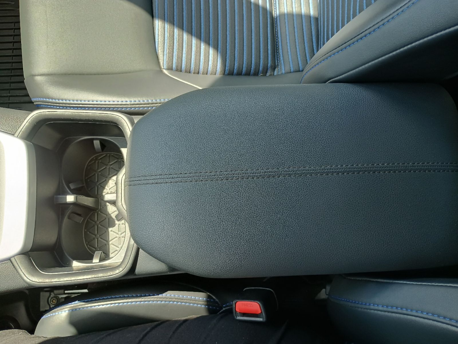 2022 Toyota RAV4 Hybrid XSE photo 21