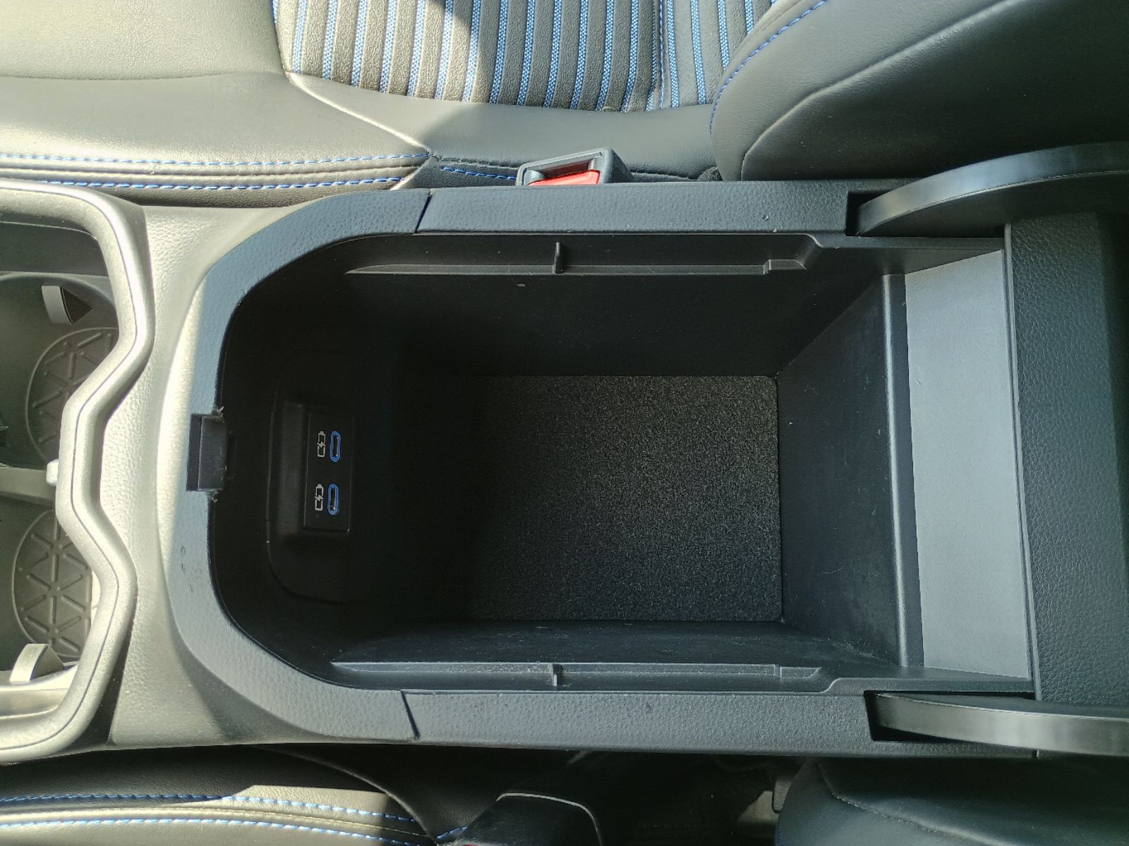 2022 Toyota RAV4 Hybrid XSE photo 22