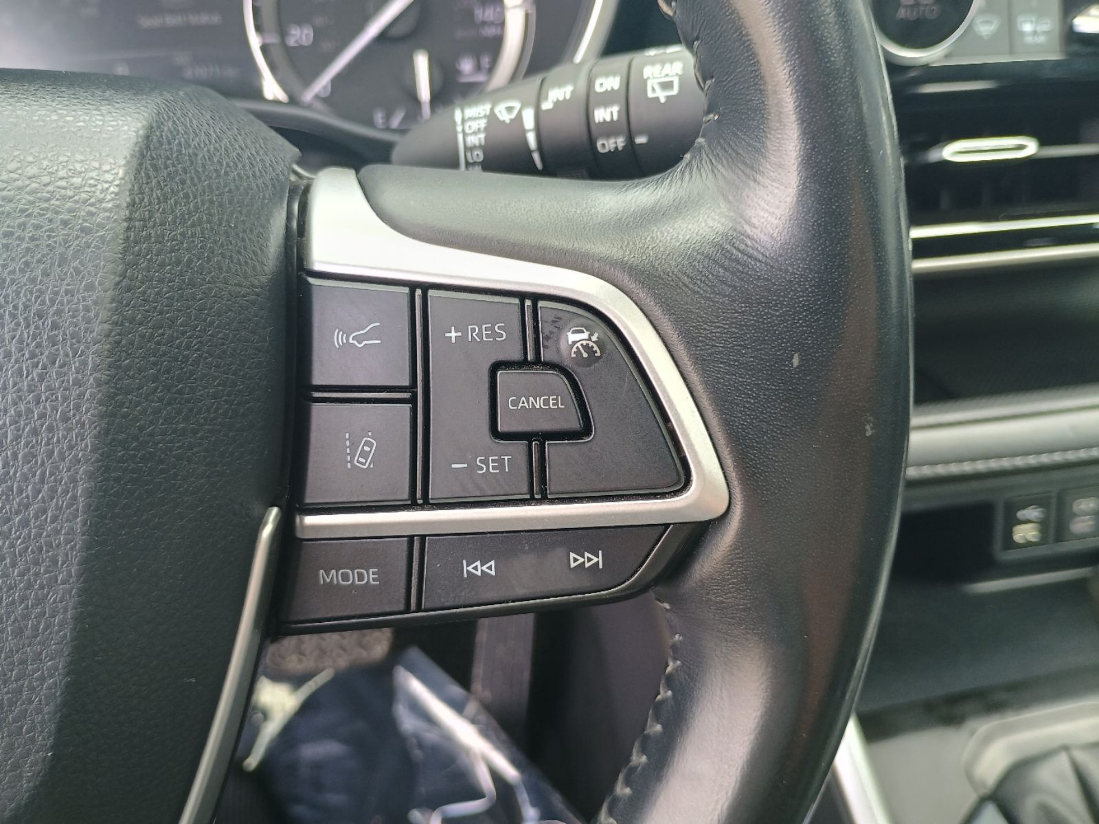 2022 Toyota Highlander XLE photo 23