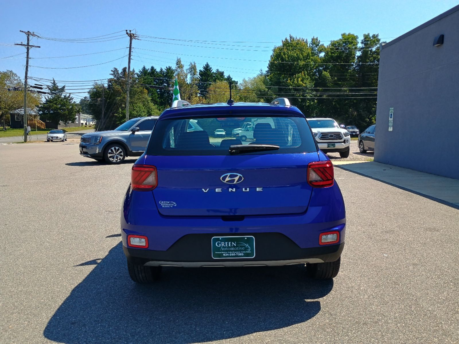 2024 Hyundai Venue SEL photo 2