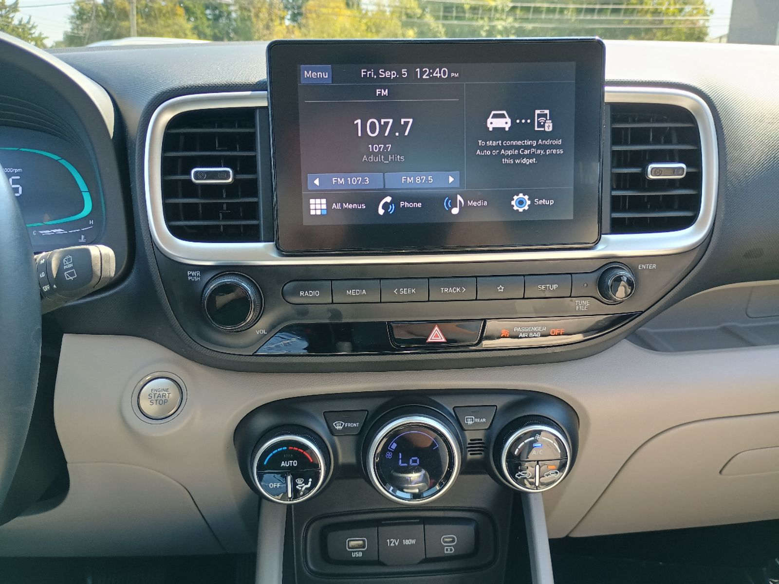 2024 Hyundai Venue SEL - Photo 15