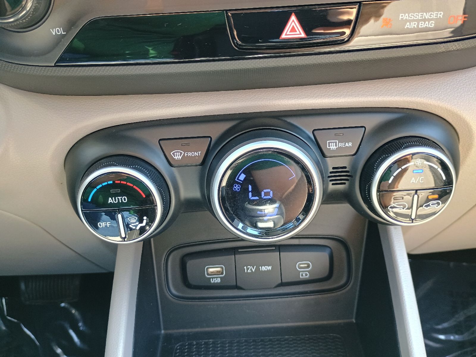 2024 Hyundai Venue SEL - Photo 23