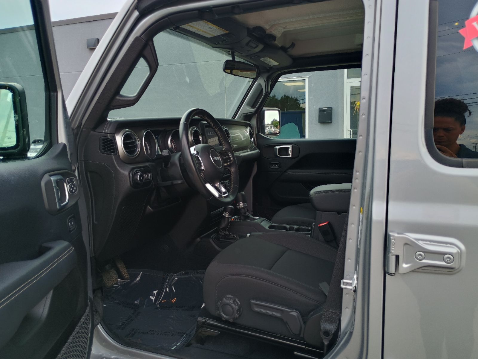 2019 Jeep Wrangler Unlimited Sahara photo 6