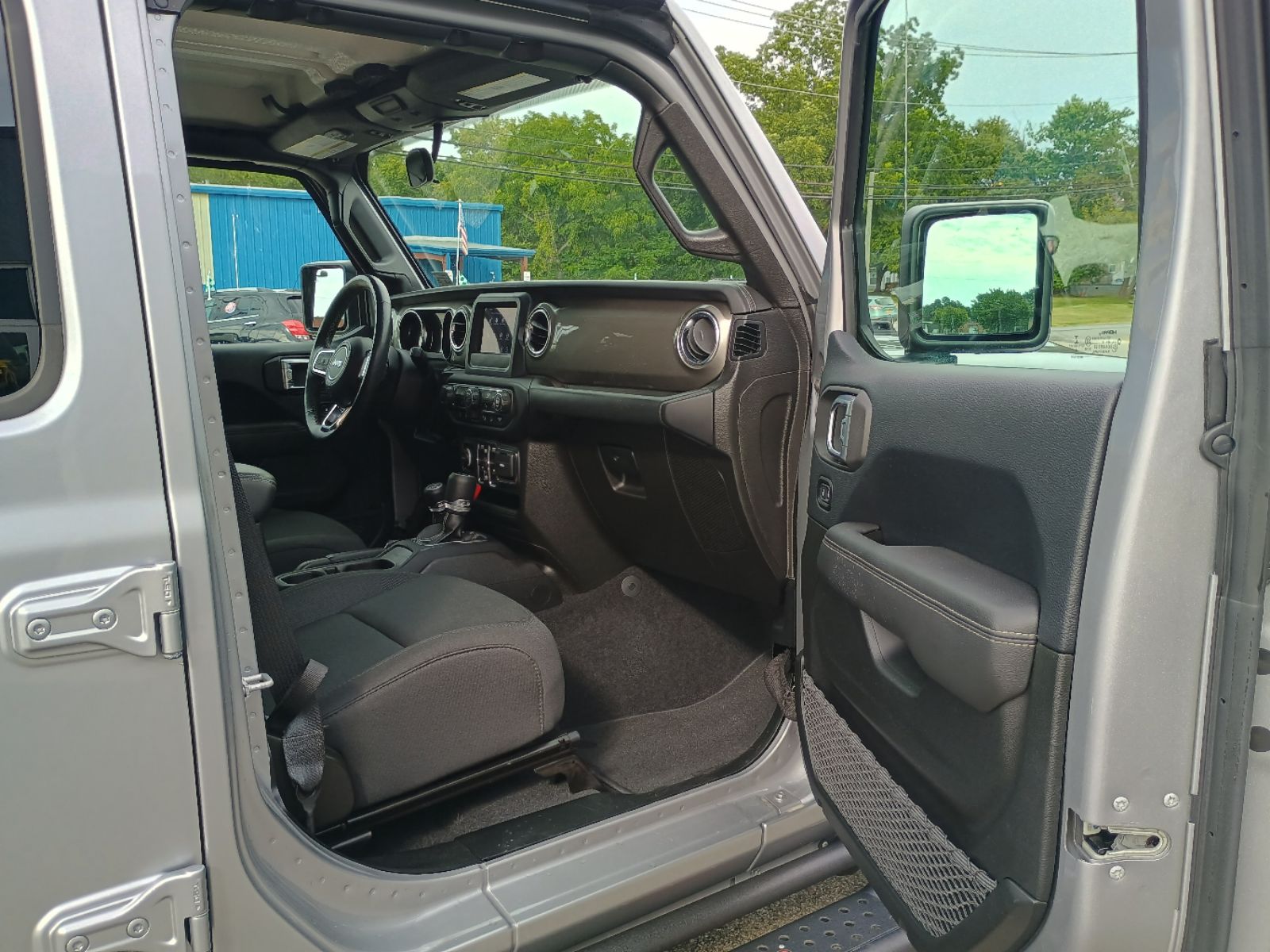 2019 Jeep Wrangler Unlimited Sahara photo 8