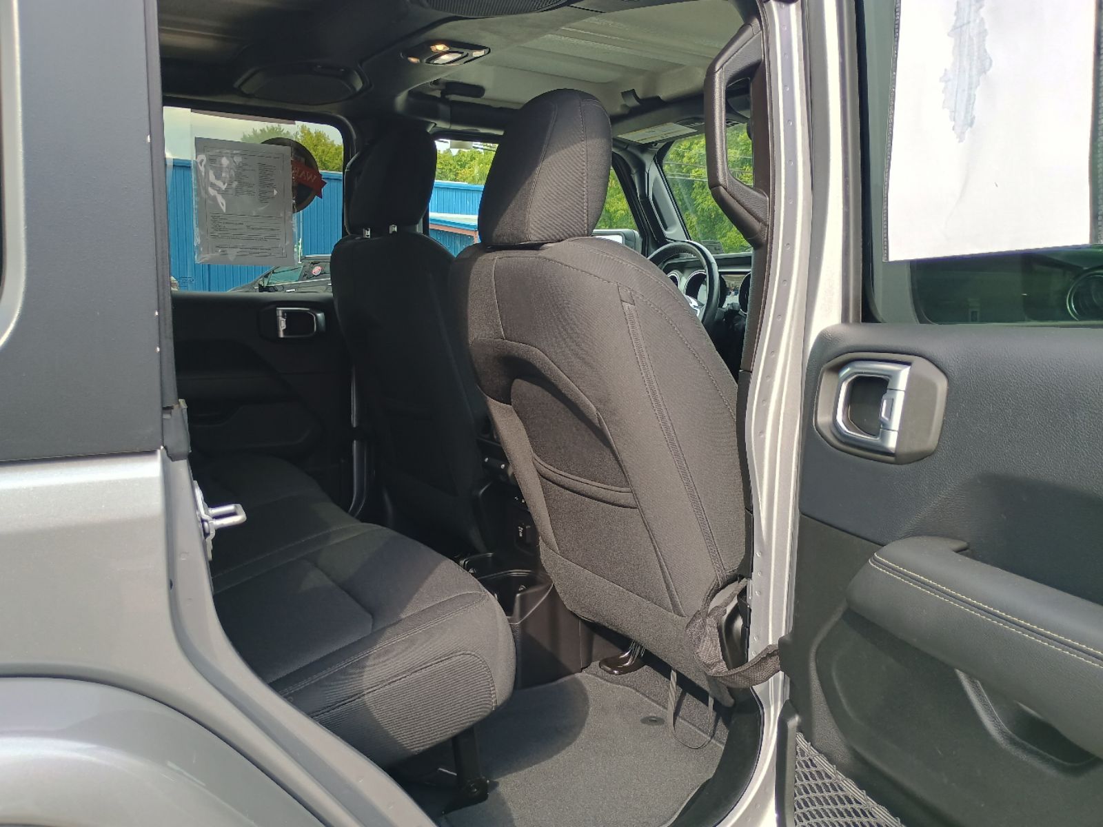 2019 Jeep Wrangler Unlimited Sahara photo 9