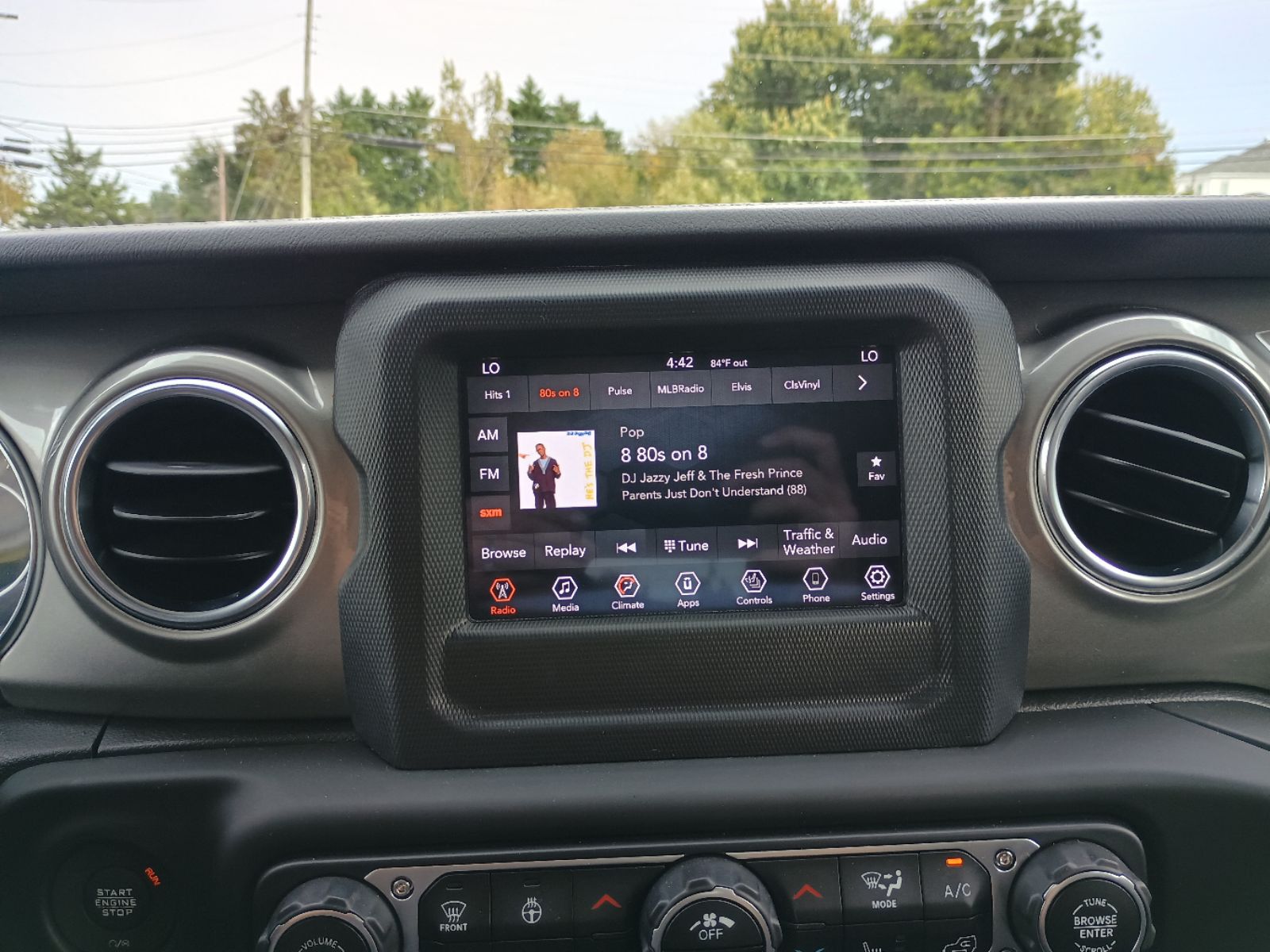 2019 Jeep Wrangler Unlimited Sahara photo 13