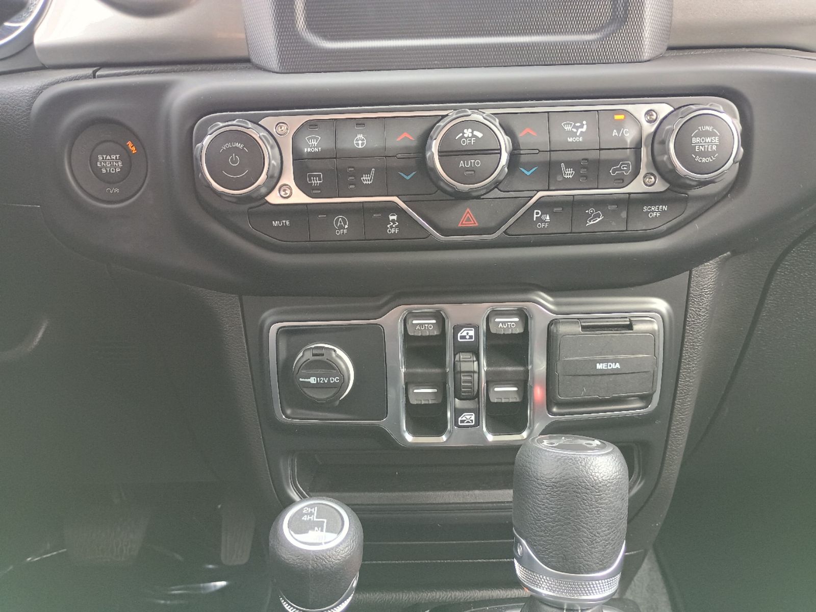 2019 Jeep Wrangler Unlimited Sahara photo 16