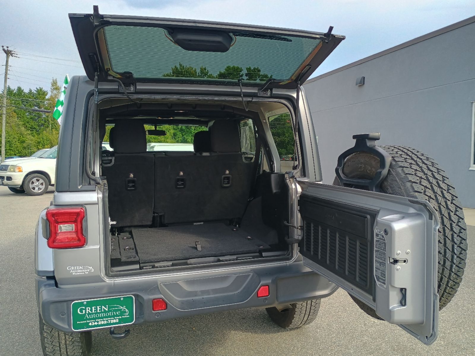 2019 Jeep Wrangler Unlimited Sahara photo 19