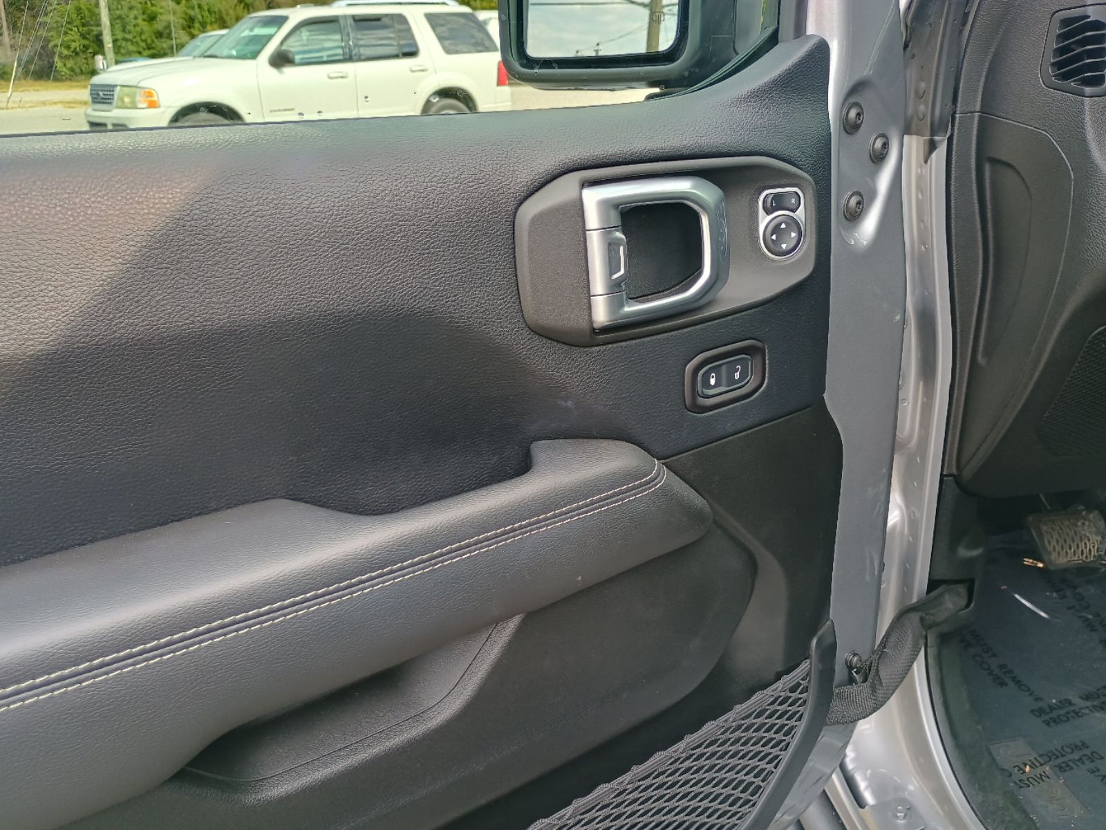 2019 Jeep Wrangler Unlimited Sahara photo 27