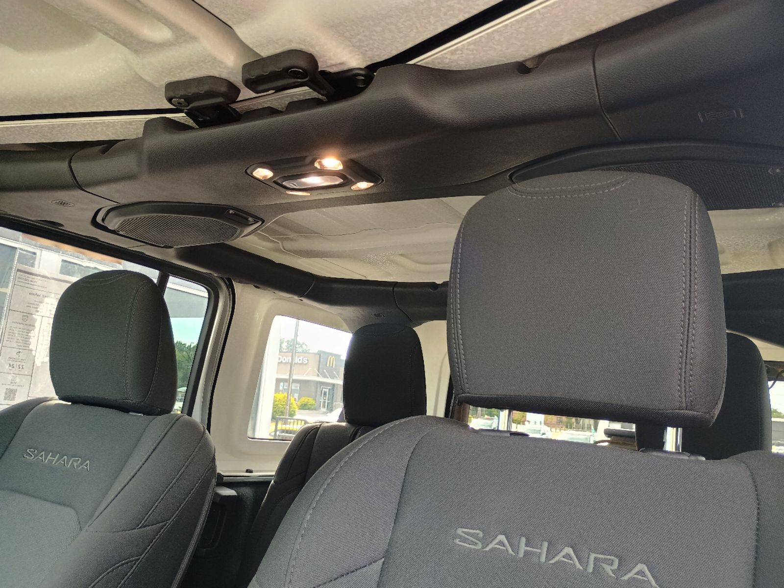 2019 Jeep Wrangler Unlimited Sahara photo 28