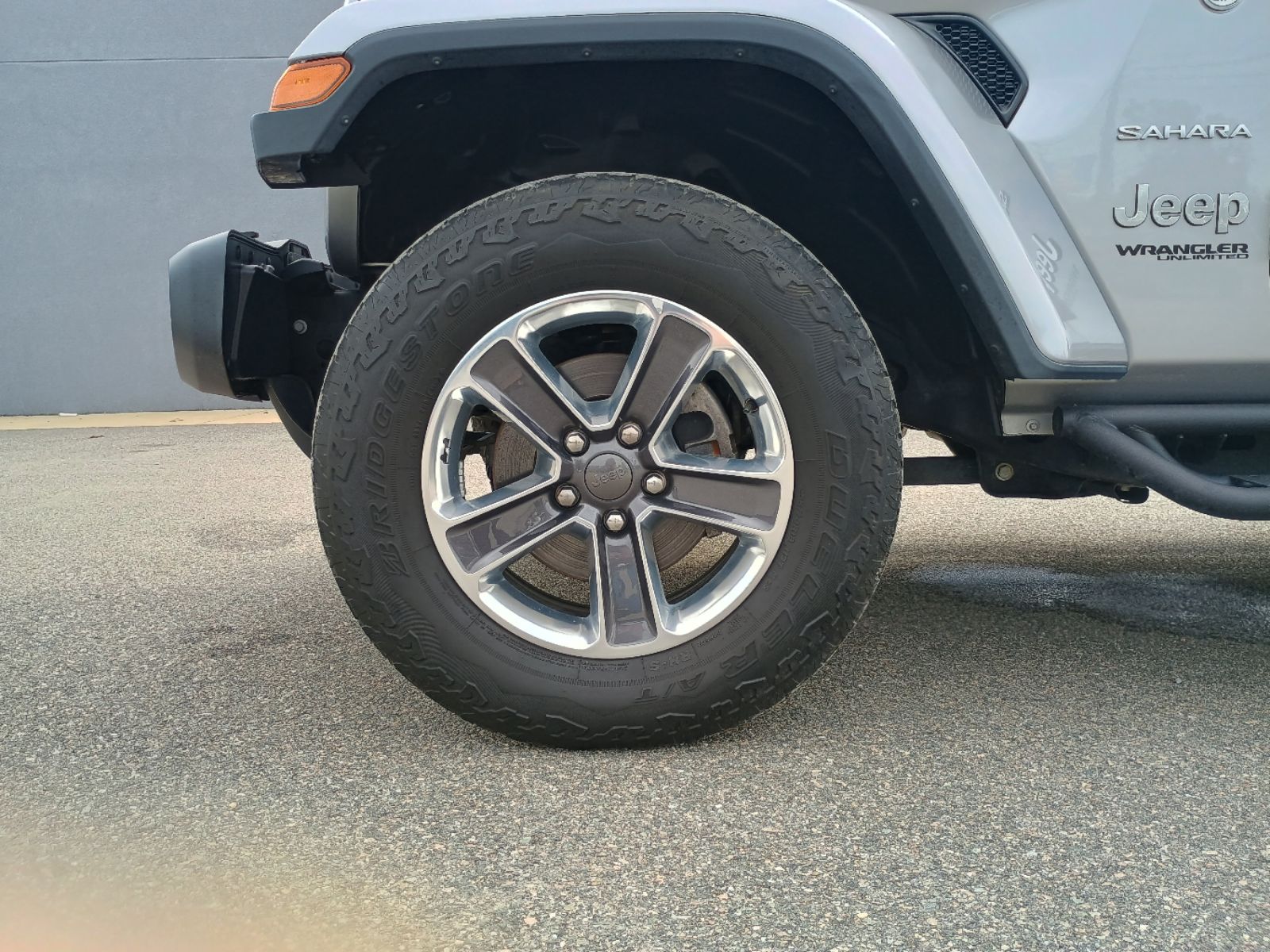 2019 Jeep Wrangler Unlimited Sahara photo 32
